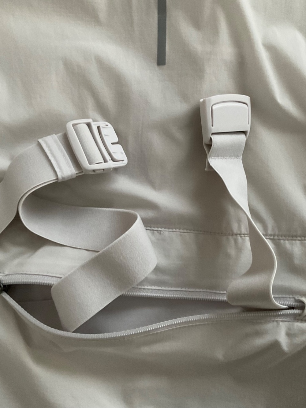 Nike Women's Running Shield Jacket Sz S White Packable Windbreaker Gorpcore - Picture 13 of 16